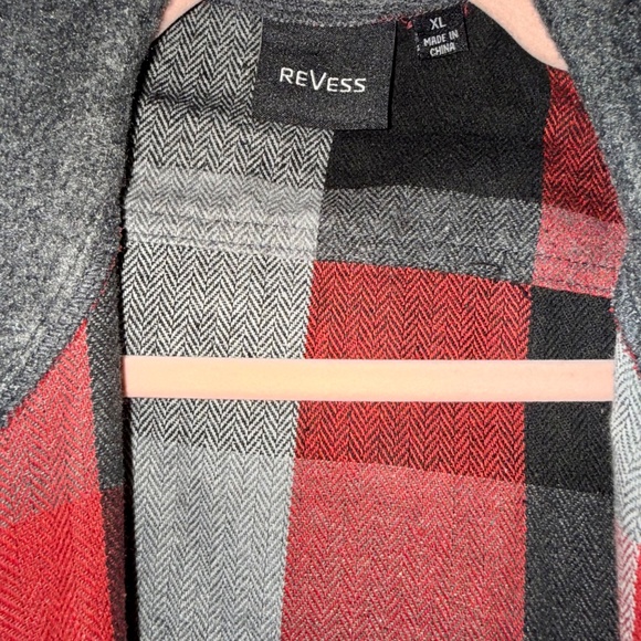 Cozy Up in This Revess Plaid Hooded Flannel Shirt – Men’s XL, Red & Gray Warmt - Picture 3 of 3